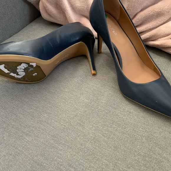 Navy Calvin Klein heels - Picture 2 of 3